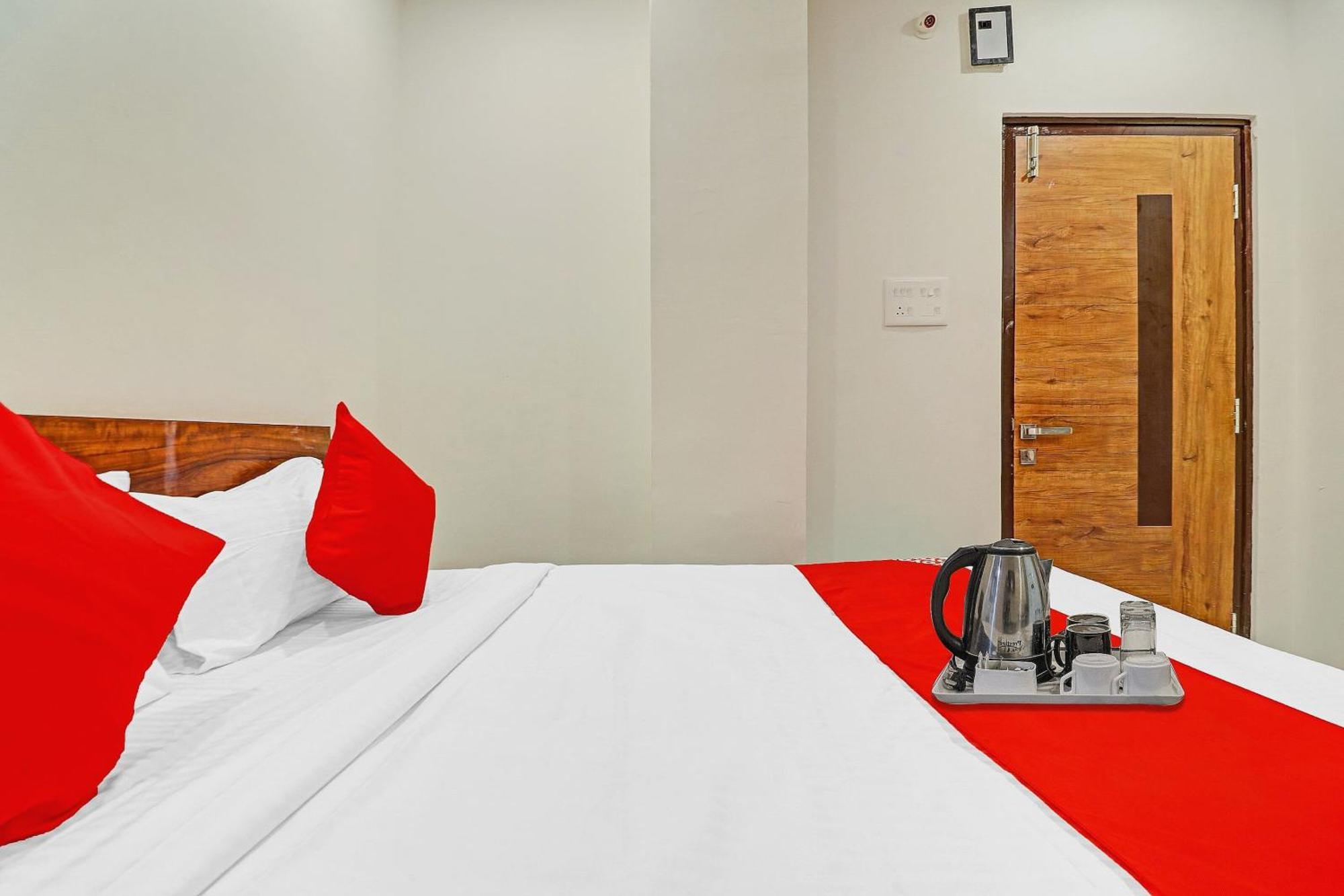 Hotel O Night Eye Hyderabad Exterior photo